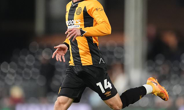 Ben Knight´s stoppage-time penalty earns Cambridge victory against...