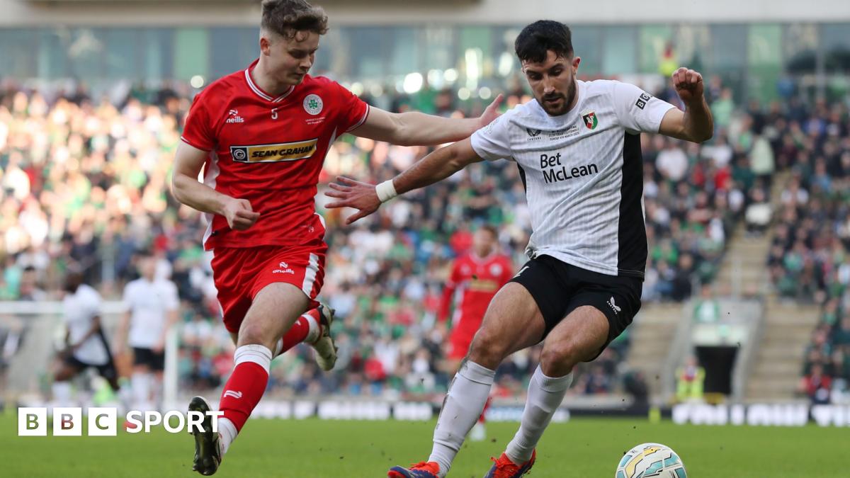 BetMcLean Cup: Glentoran host Cliftonville in BetMcLean Cup quarter-final