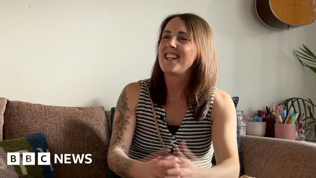 Bowel cancer patient calls for lower screening age