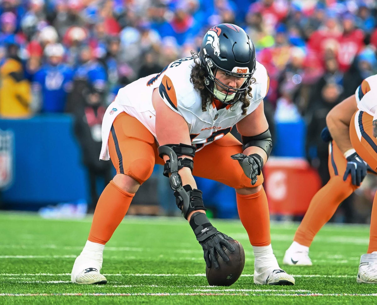 Broncos agree to 4-year extension with center Luke Wattenberg: Source