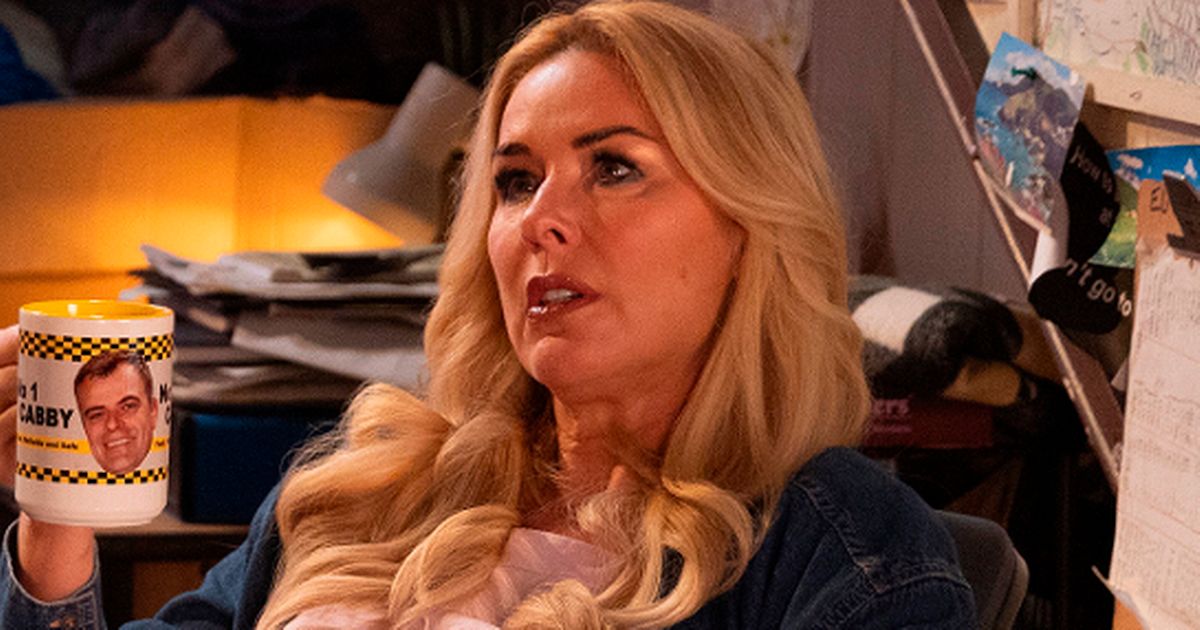 Coronation Street phone call scene 'gives away Cassie's secret link to Becky' - The Mirror