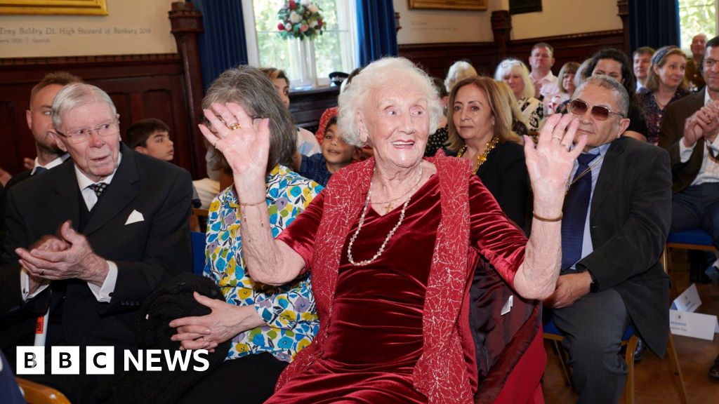 Centenarian to switch on Banbury Christmas lights in Oxfordshire