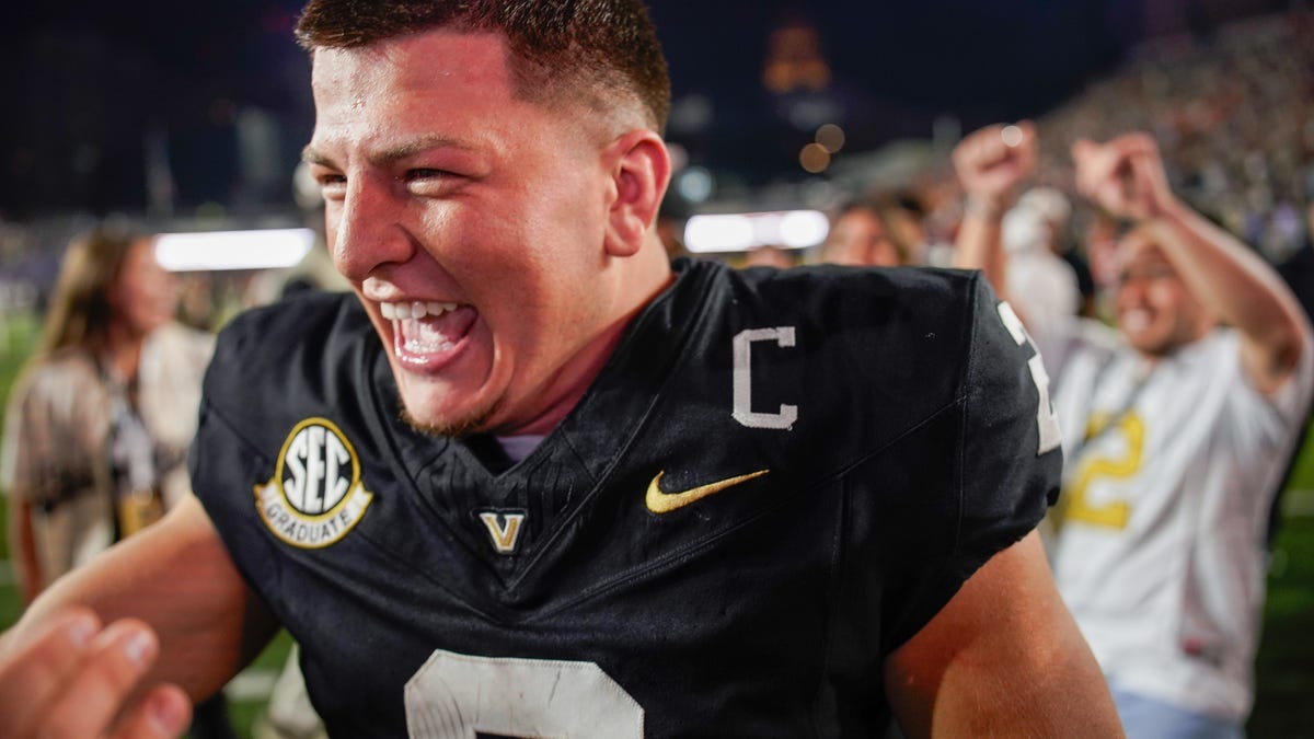 CFP likes Notre Dame, doesn't trust Vanderbilt. That's brand bias, not eye-test