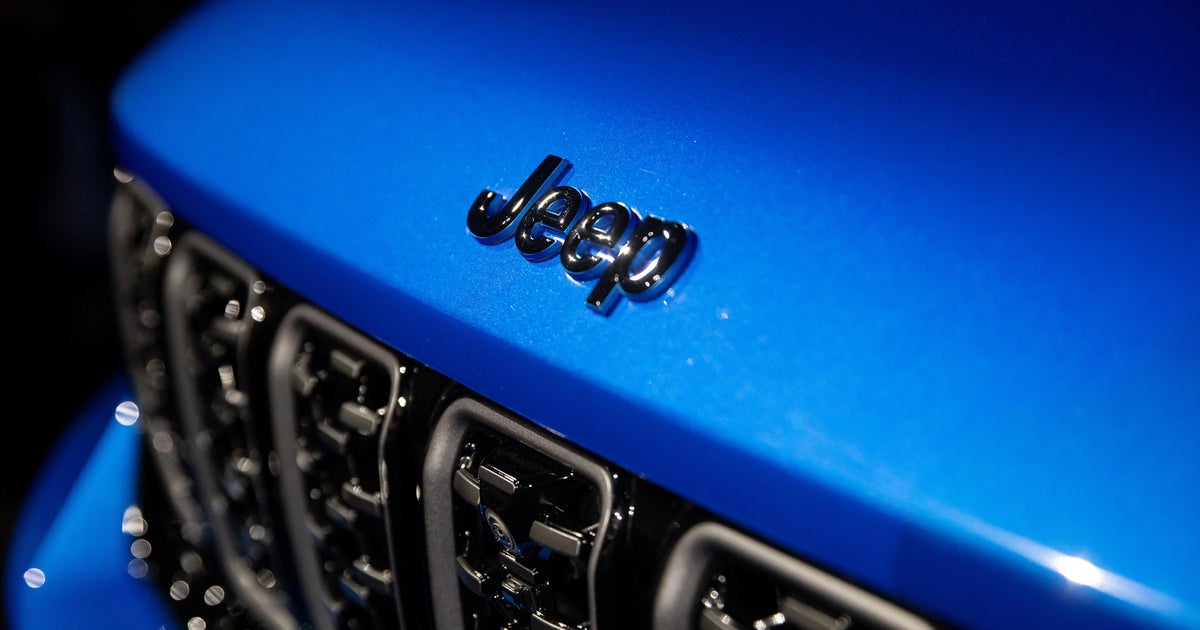 Chrysler recalls 320,000 SUVs, telling owners to park outside over battery fire risk