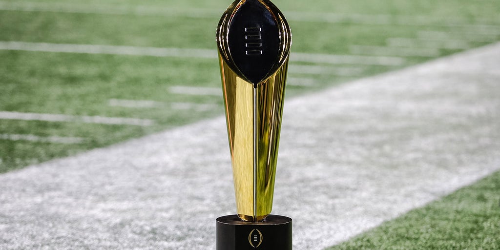 College Football Playoff Rankings: Oregon climbs after win over USC