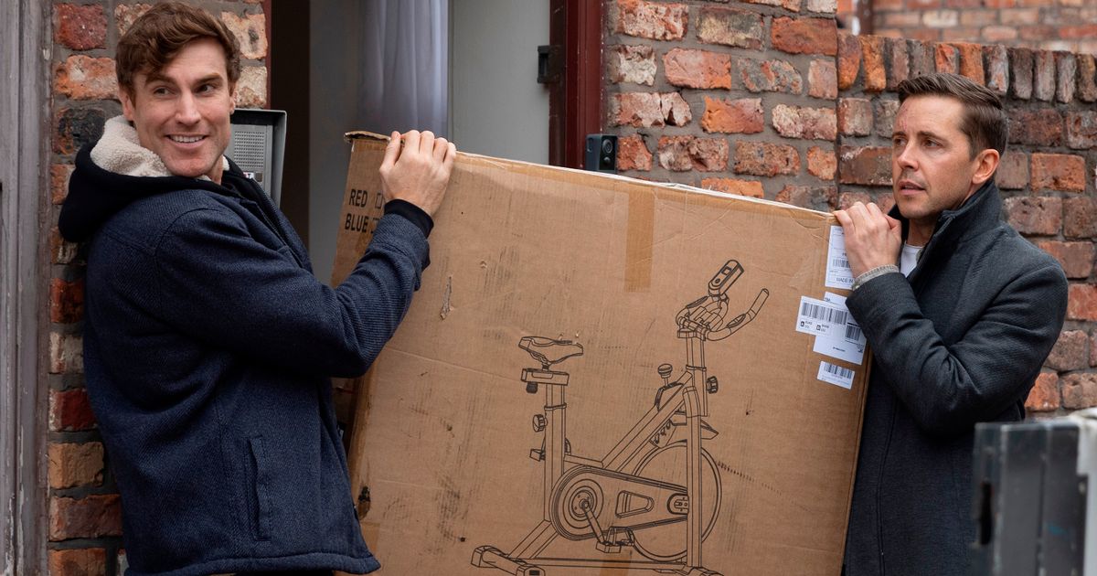 Coronation Street spoilers: Sad split, Roy's secret and Todd vows to leave - The Mirror