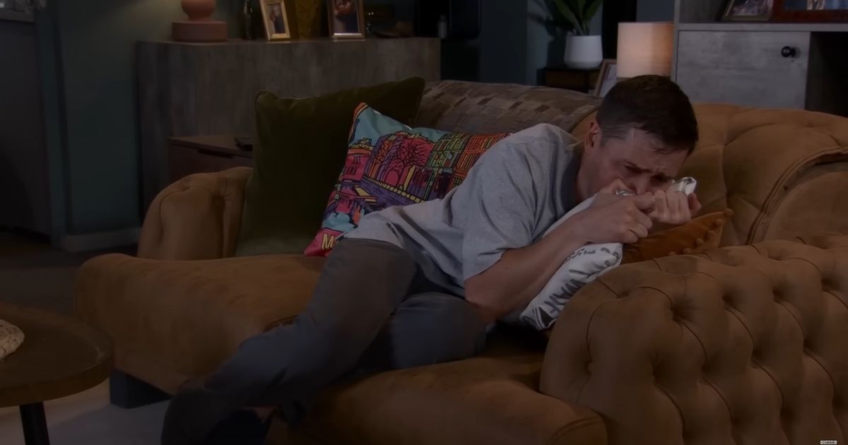 Coronation Street fans 'can't watch' as Todd makes huge decision following abuse - Daily Star