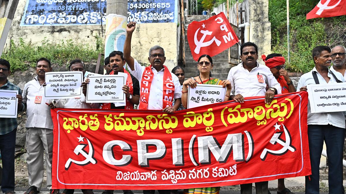 CPI(M) stages a protest against smart meters in Vijayawada