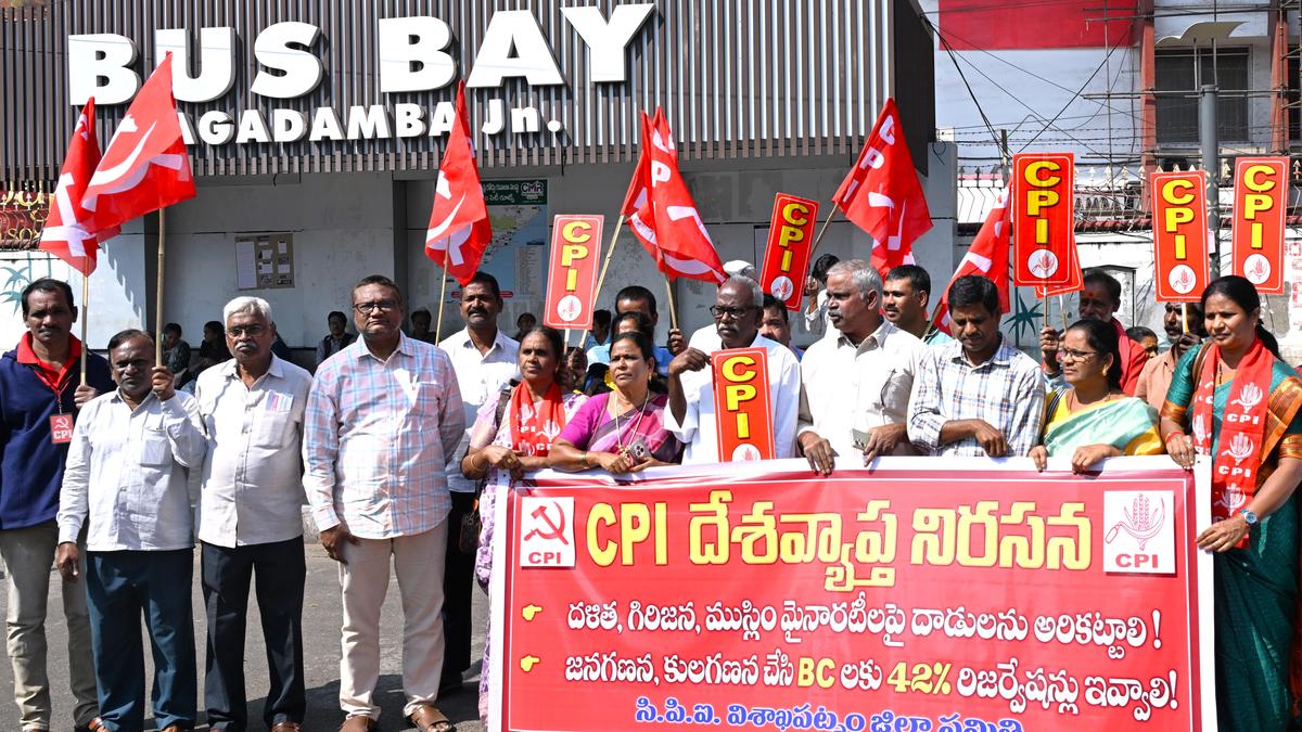 CPI stages protest against attacks on dalits, minorities