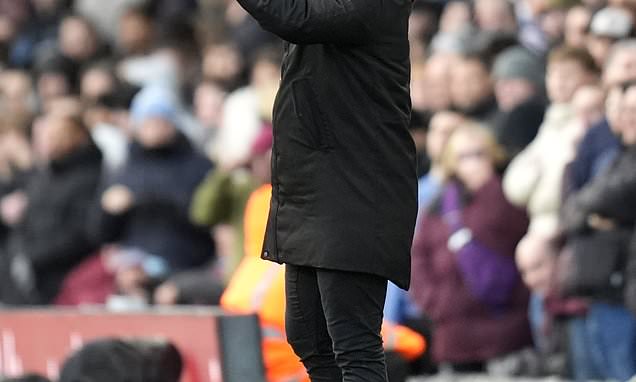 Daniel Farke shares 'anger´ of Leeds supporters after defeat to...