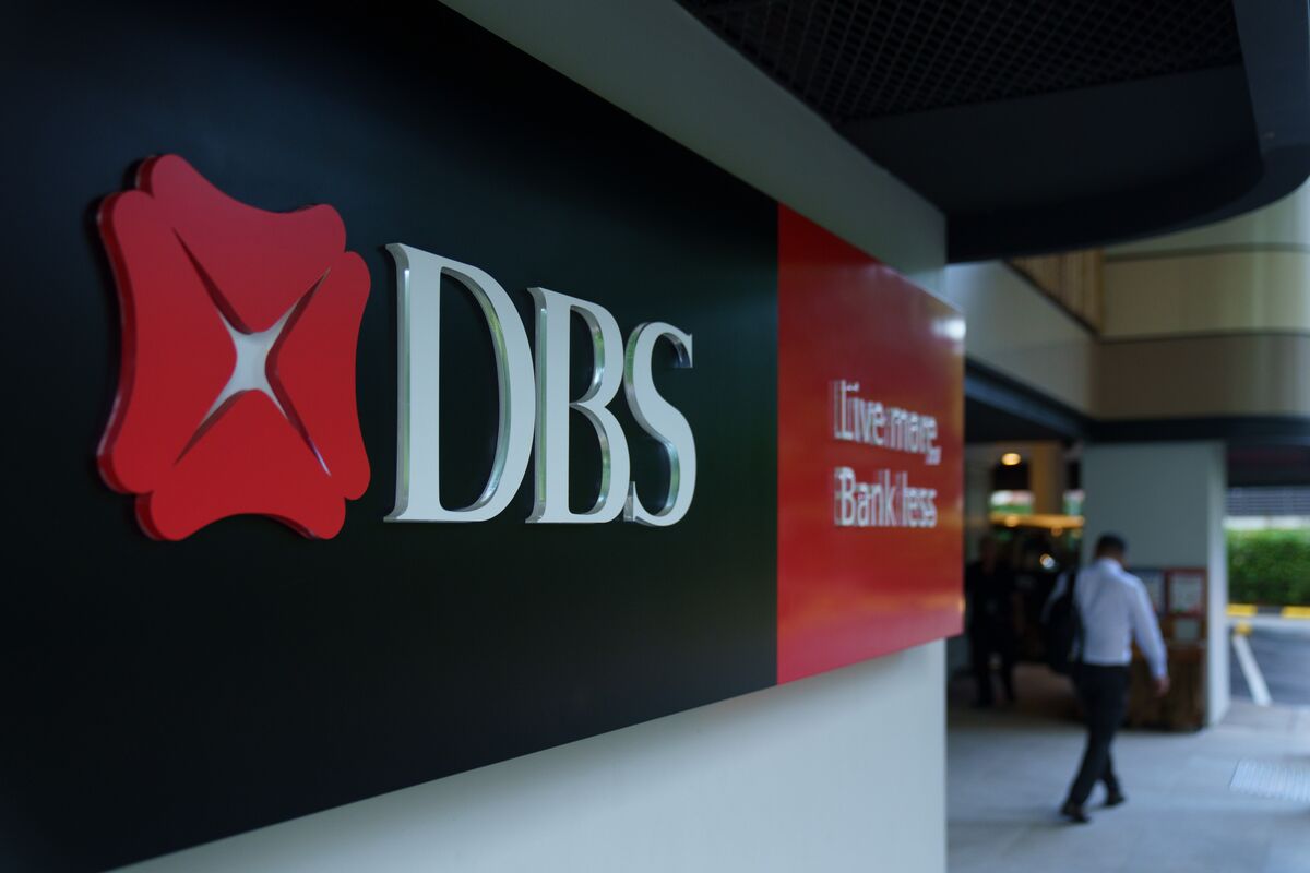 Singapore's DBS Girds for AI as Tellers Morph Into Bankers