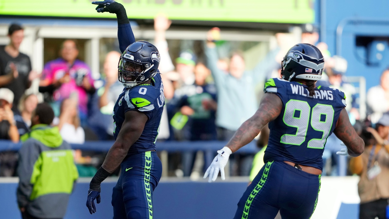 DeMarcus Lawrence scores 2 defensive TDs and Seahawks dominate Cardinals in 44-22 win