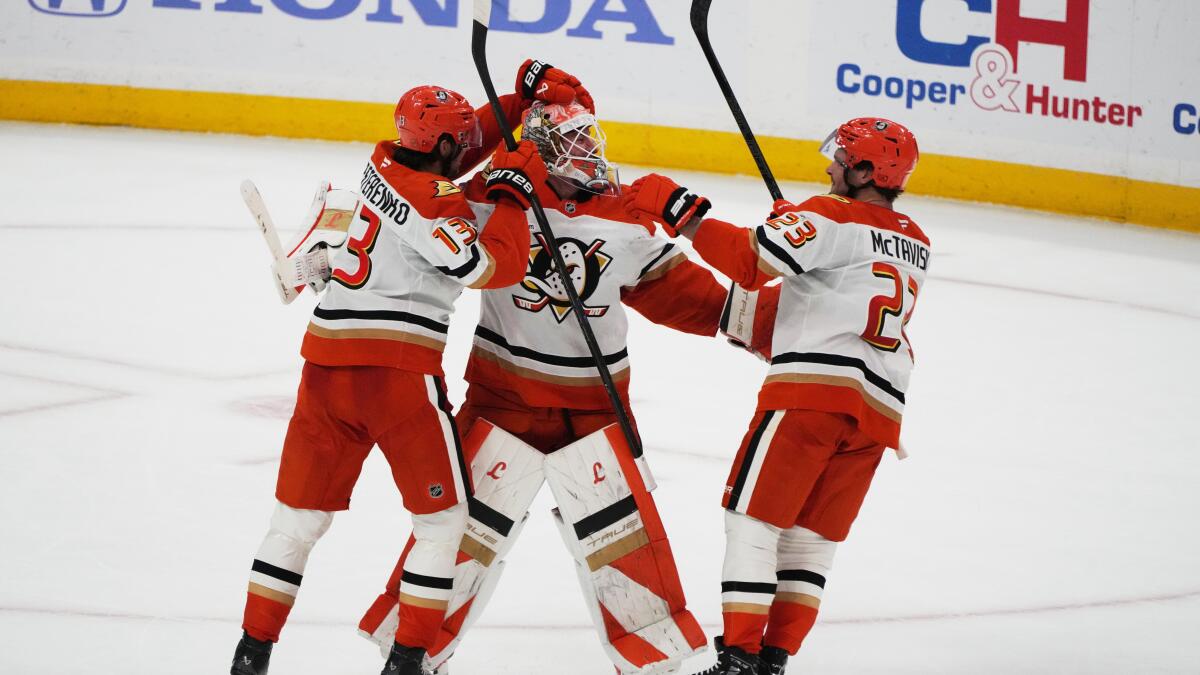 Ducks defeat Panthers in a shootout