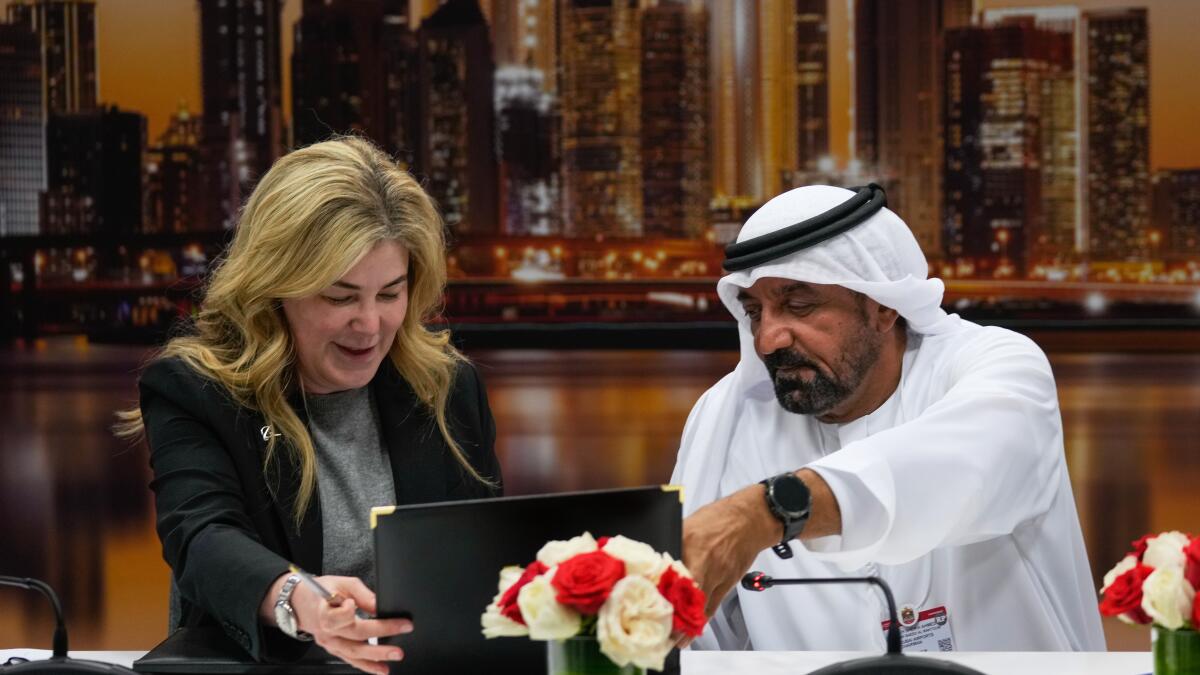 Emirates announces an order of 65 Boeing 777-9s with list price of $38 billion at Dubai Air Show