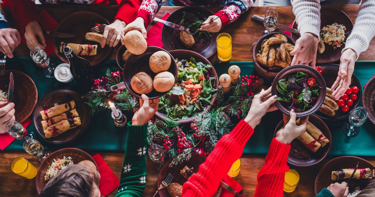 Etiquette expert shares 3 simple tips to survive tricky Christmas family moments - The Mirror