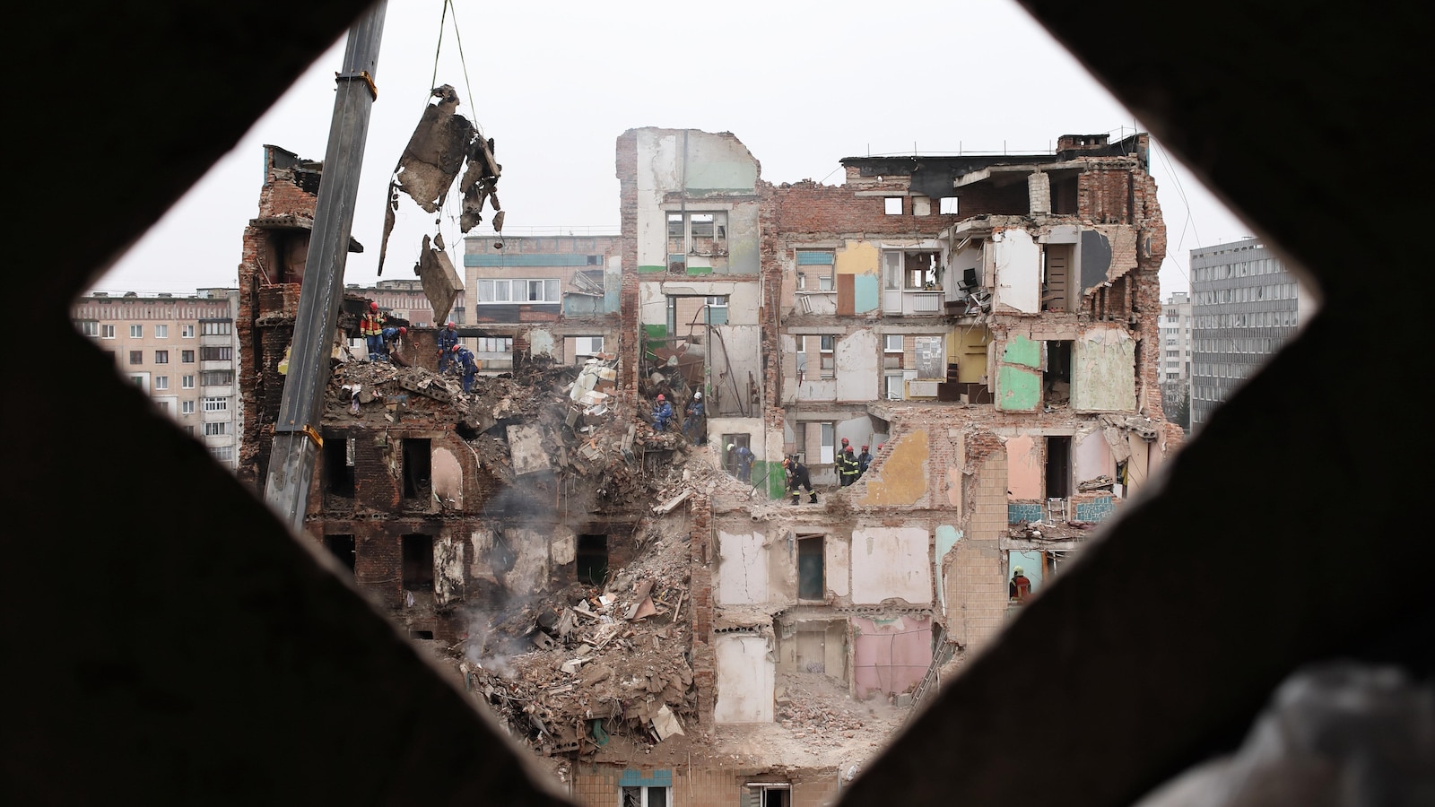 European leaders scramble to respond to a US peace plan for Ukraine seen as favoring Russia