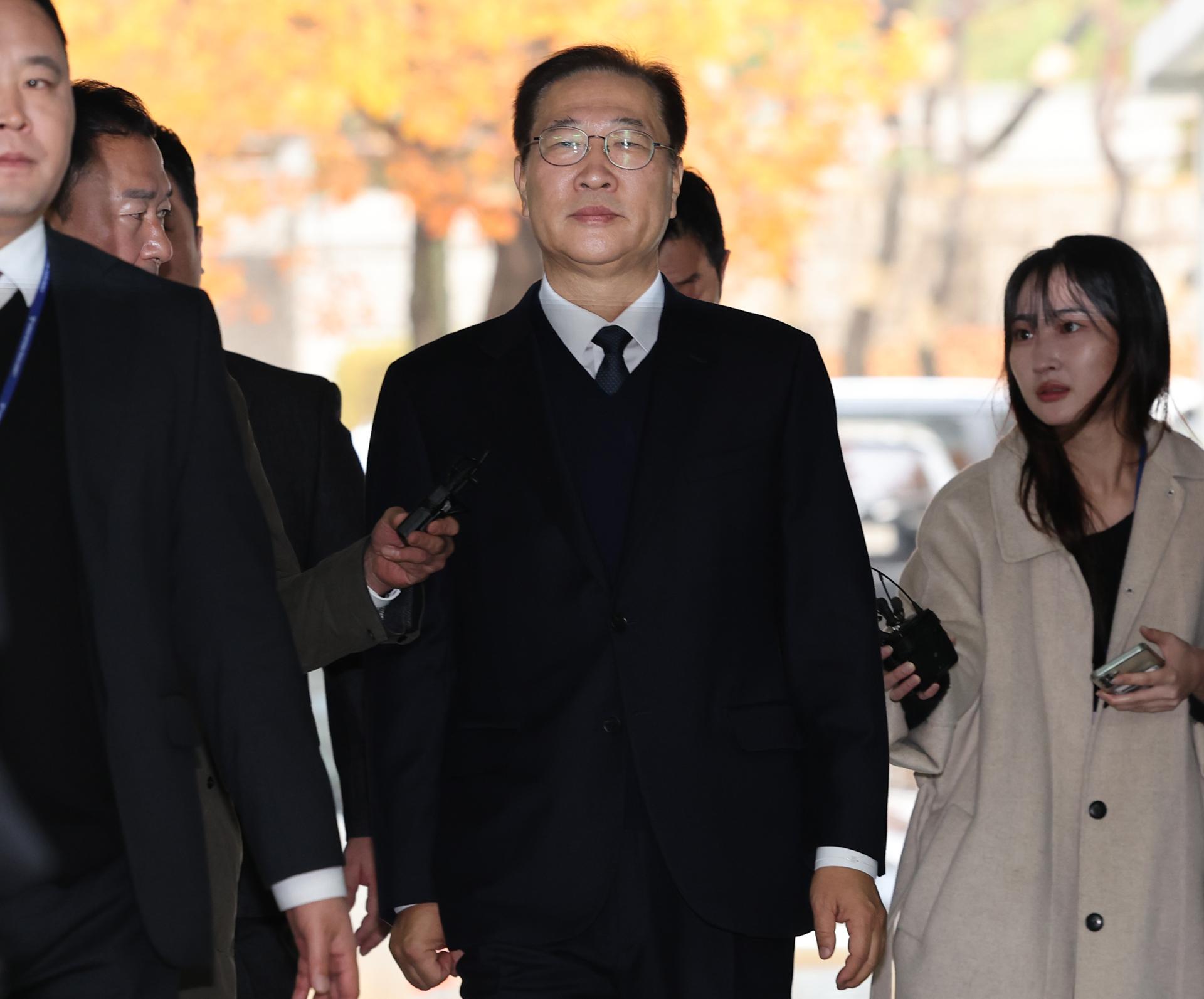 Ex-justice minister attends arrest warrant hearing for 2nd time - The Korea Times