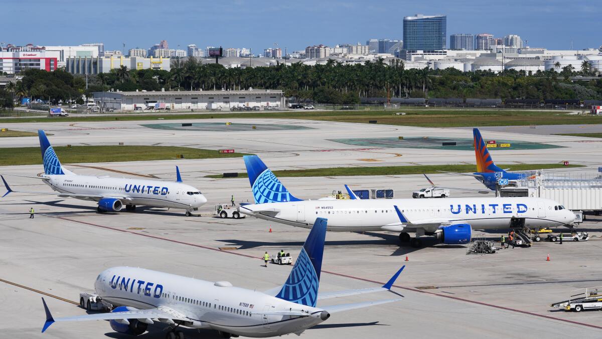 FAA lifts flight restrictions, allowing commercial airlines to resume regular schedules