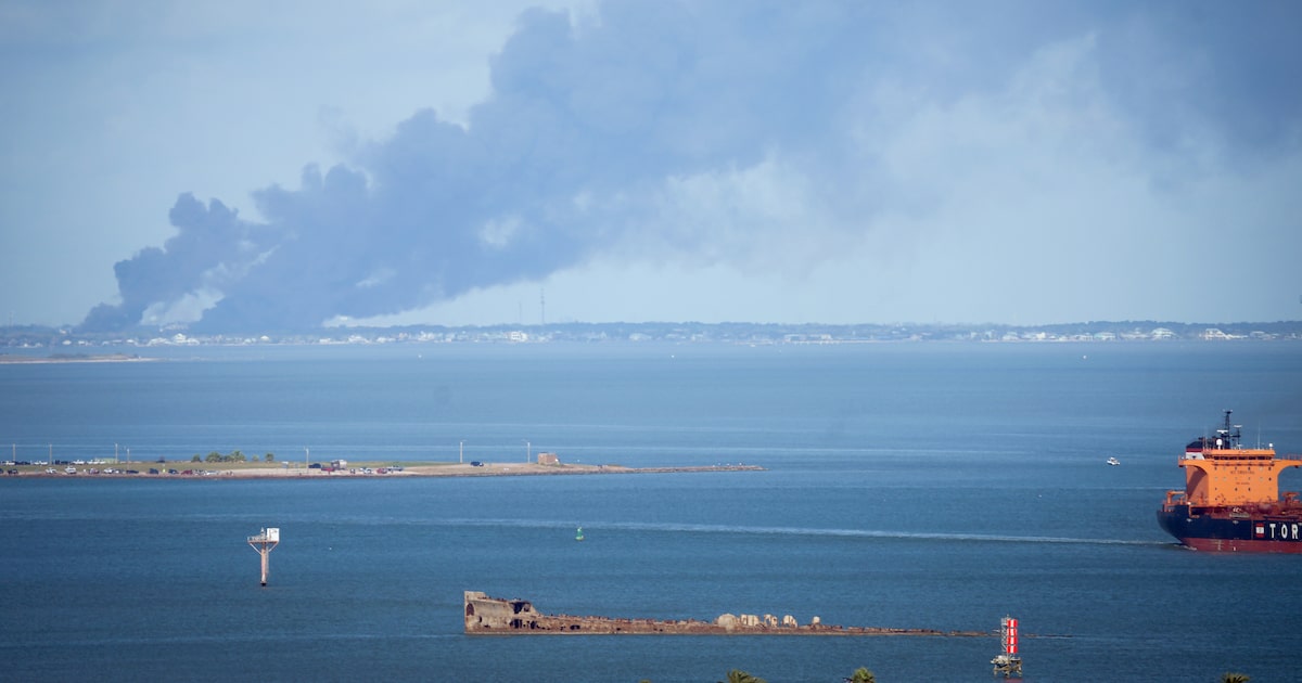 Firefighters combat fire at decommissioned power plant in Texas
