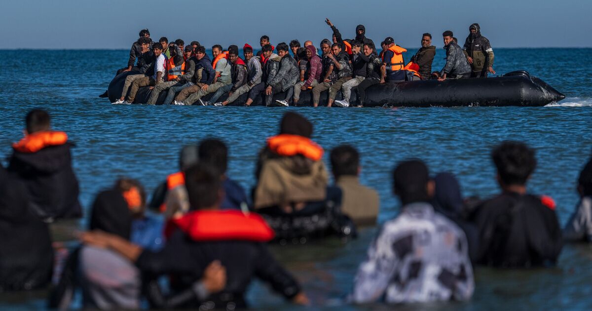 'Flag vigilantes prove French cops can stop the boats - they just don't want to'