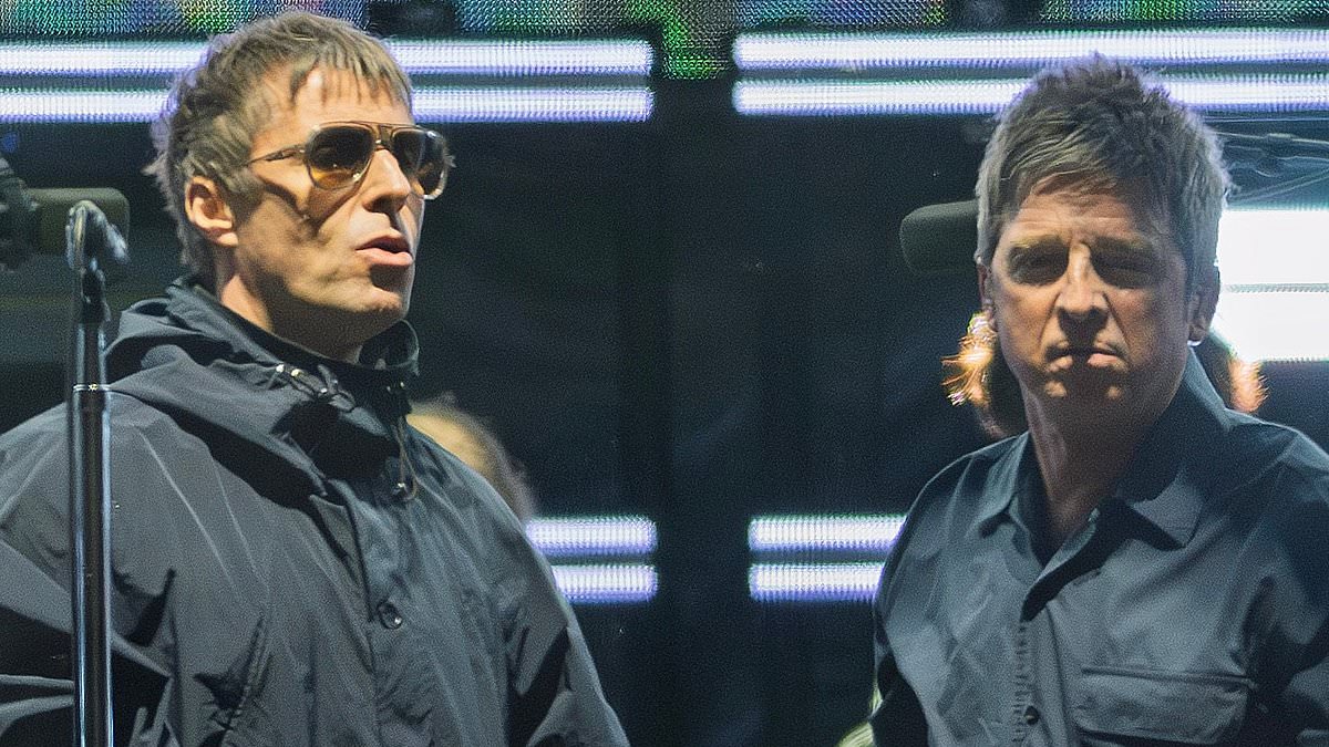FLARES launched into sold-out crowd at Oasis concert in Melbourne