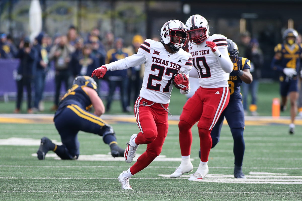 Georgia up to No. 3 behind Ohio State, Indiana in Top 25 shuffle as Oregon, Texas Tech also climb