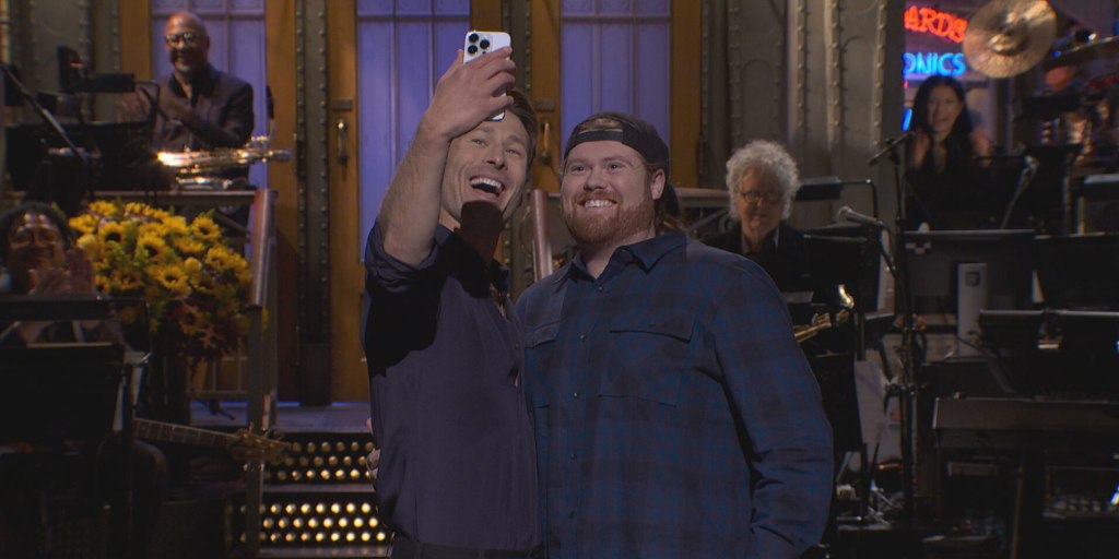 Glen Powell proves to 'Mitch the UPS guy' that he's no liar after long wait to host 'SNL'