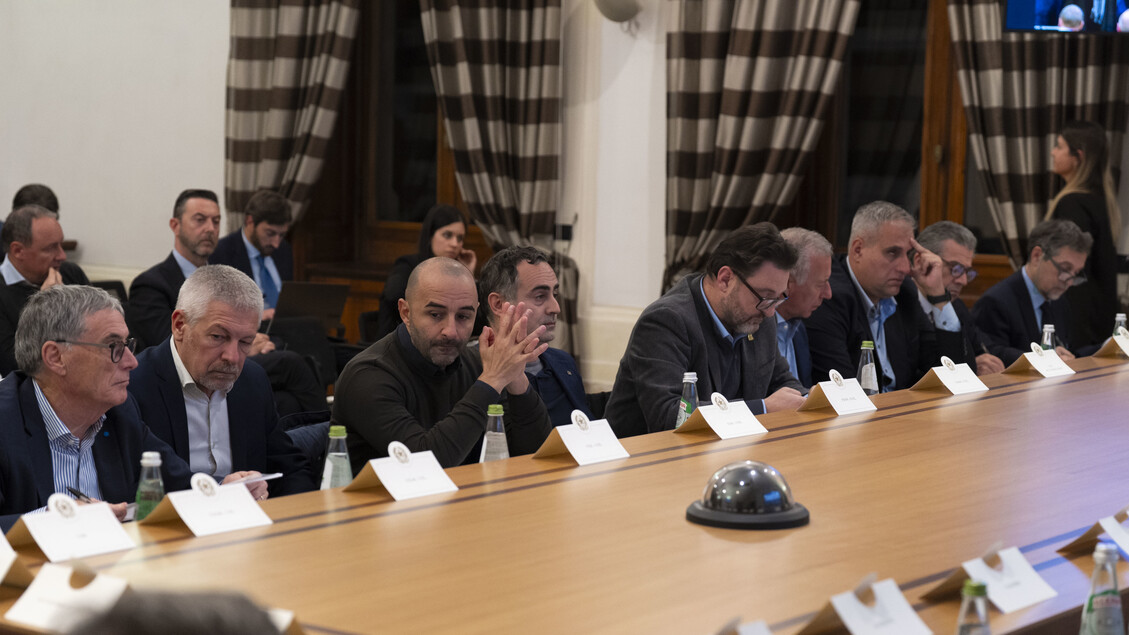 Govt summons unions to new talks on ex-ILVA steelworks - Politics - Ansa.it