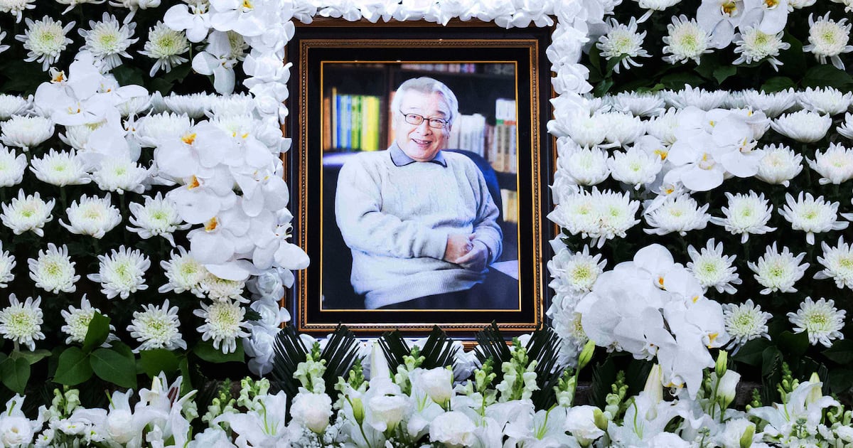 Ha Ji-won Eulogizes Lee Soon-jae as His Fan Club President