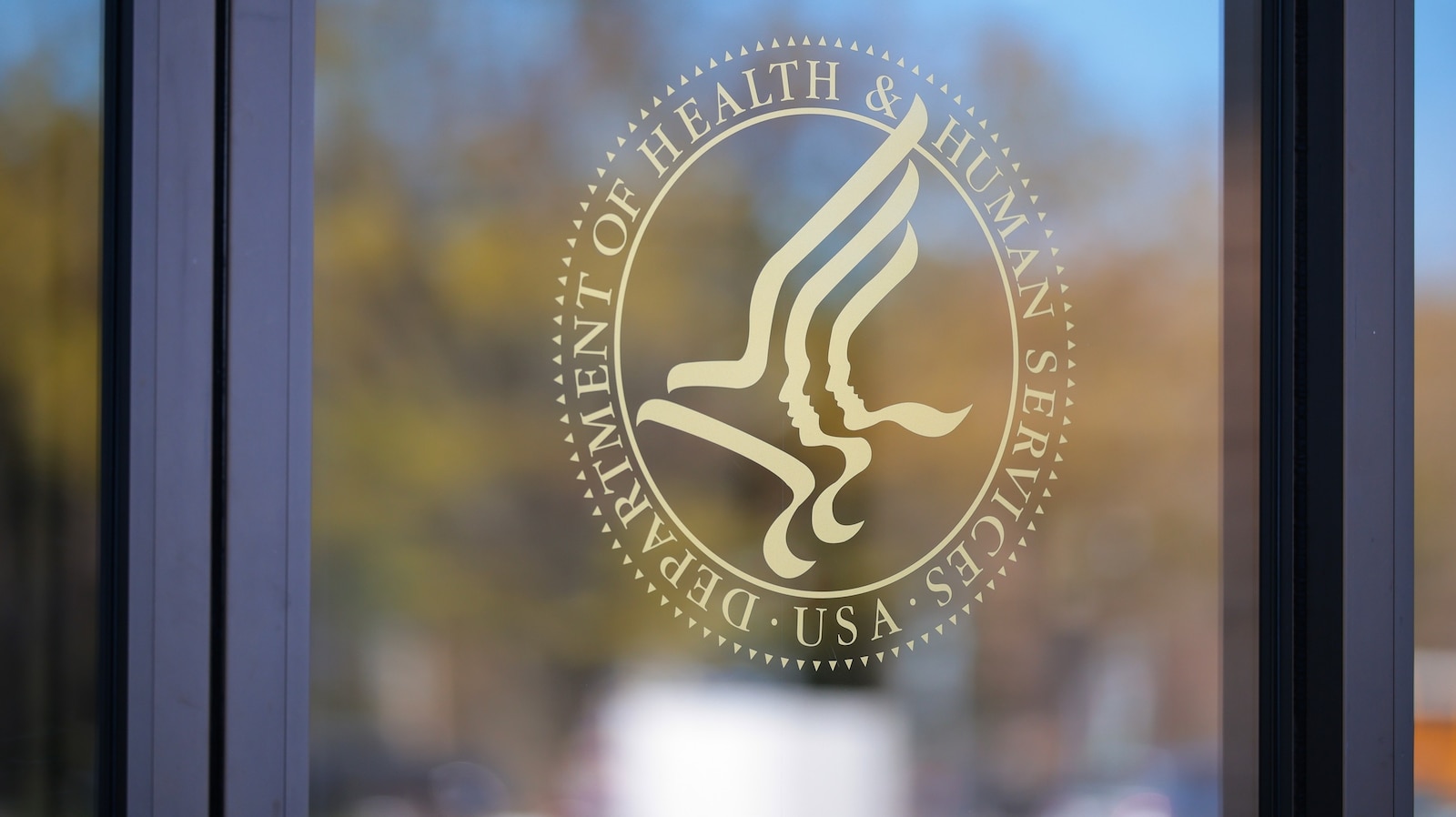 HHS finalizes report on gender-affirming care for youth, medical groups push back