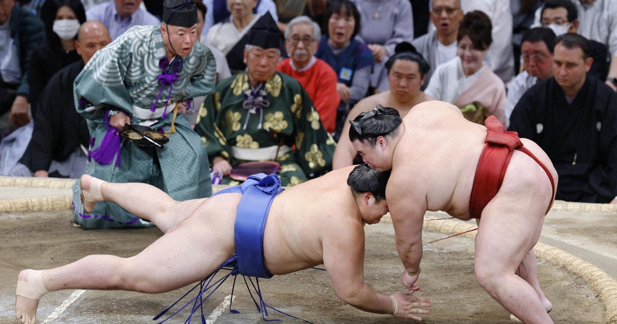 Sumo: Onosato, Aonishiki beaten as Hoshoryu joins leading pack in Kyushu