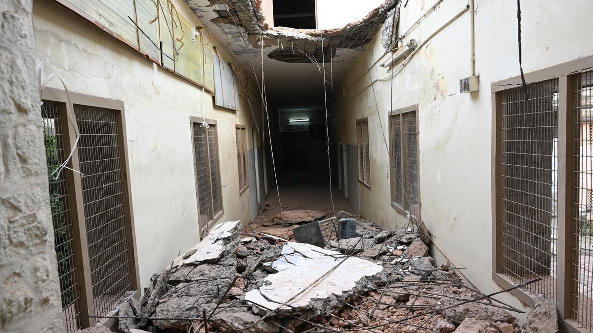 Roof collapse in Thoothukudi Govt. Medical college Hospital; one injured
