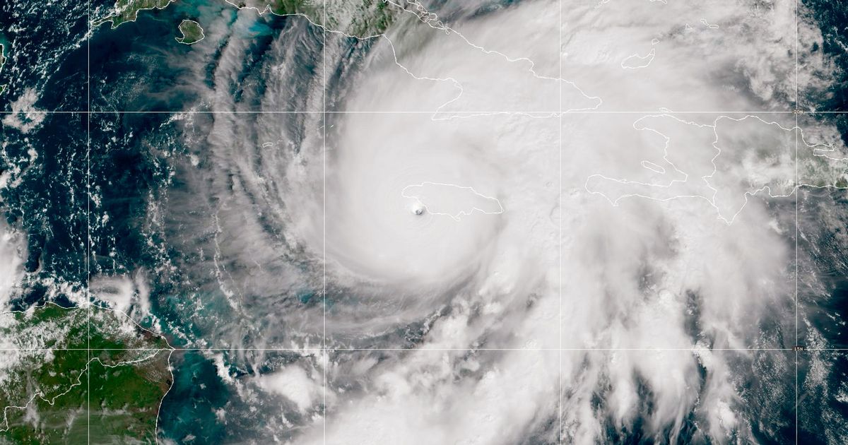 Hurricane Melissa flattens homes as 58,000 Brits on Jamaica face 'storm of century' - The Mirror