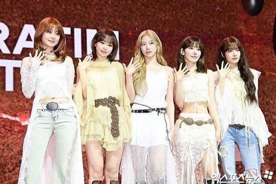K-pop showdown at HYBE: Why Le Sserafim fans are furious over NewJeans comeback - The Korea Times