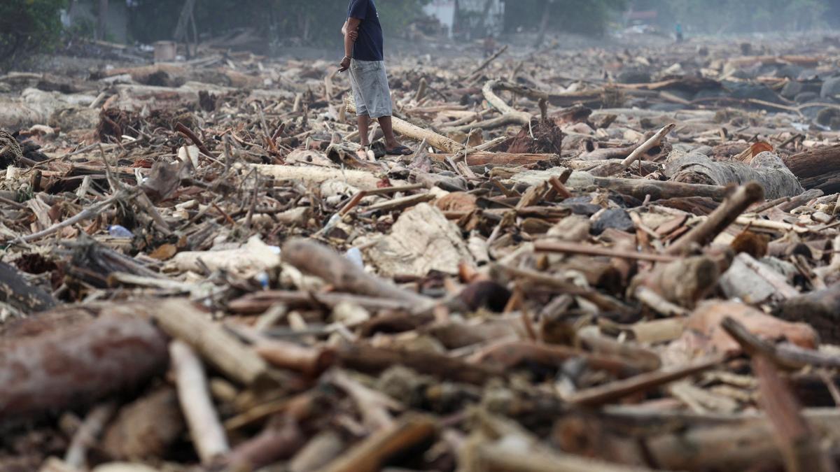 Indonesia's Sumatra residents loot for food, water after deadly floods