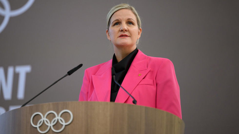 Olympic boss asks governments to separate sport from politics  --  RT World News