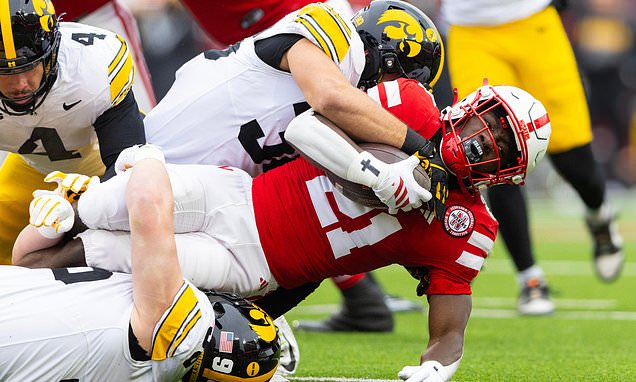 Iowa DT Aaron Graves with wife as son is born Thanksgiving, then he...