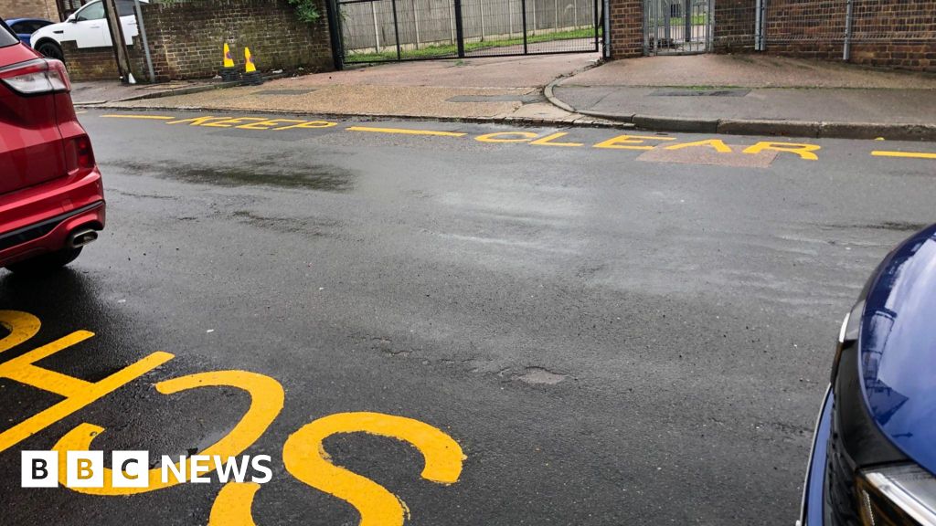 Isle of Sheppey school road marking error branded 'a farce'
