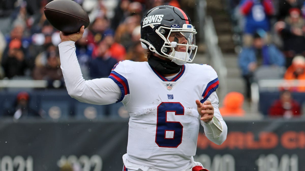 Jaxson Dart injury update: Giants QB suffers concussion vs. Bears, ruled out