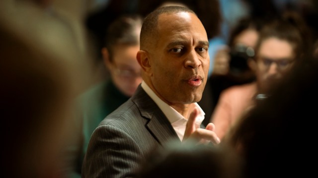 Jeffries calls Comer 'malignant clown' over Biden autopen probe request