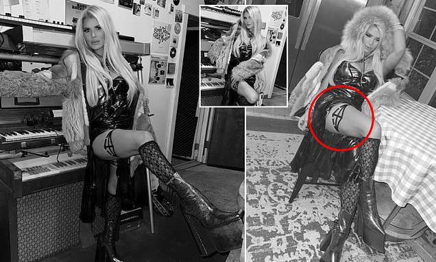 Jessica Simpson flashes 'thigh harnesses' under her leather dress