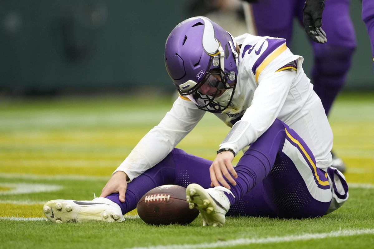 J.J. McCarthy's historically bad start continues, rest of Vikings follow suit vs. Packers