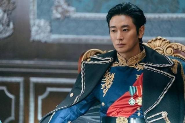 Ju Ji-hoon's costume in 'Remarried Empress' sparks Nazi medal controversy; production apologizes - The Korea Times