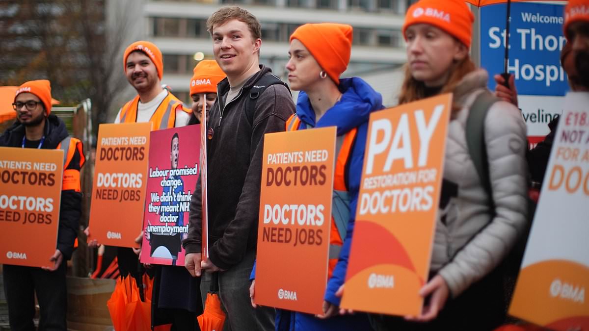 Junior doctors could get guaranteed pension of £125k, research shows
