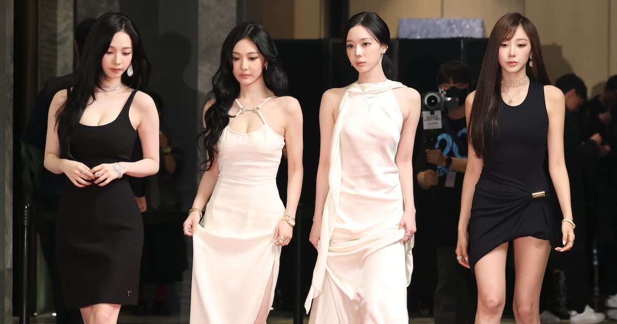 K-pop Stars Donate to Hong Kong Fire Victims