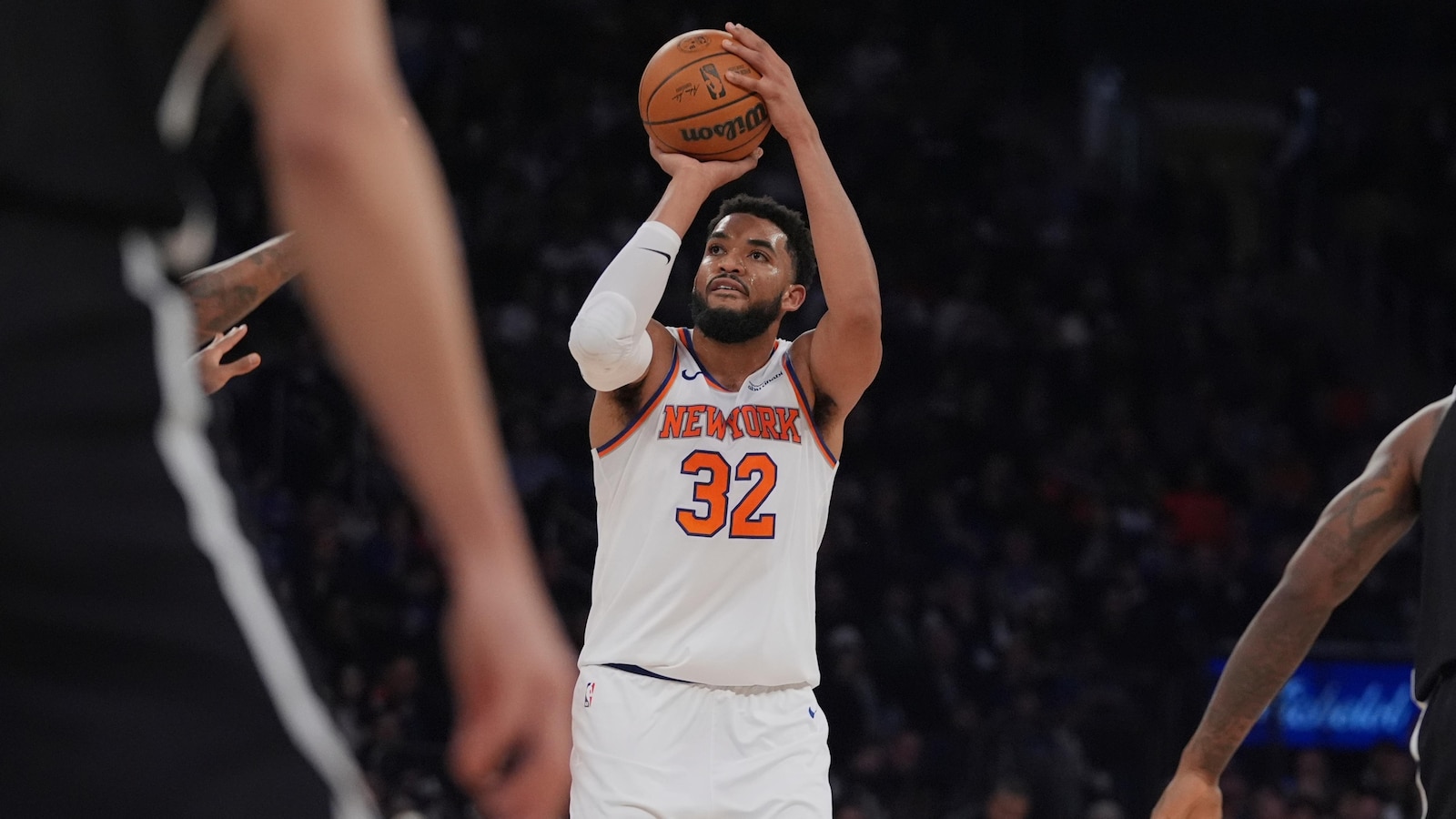 Knicks keep rolling offensively, rout Nets 134-98 to win their fourth straight