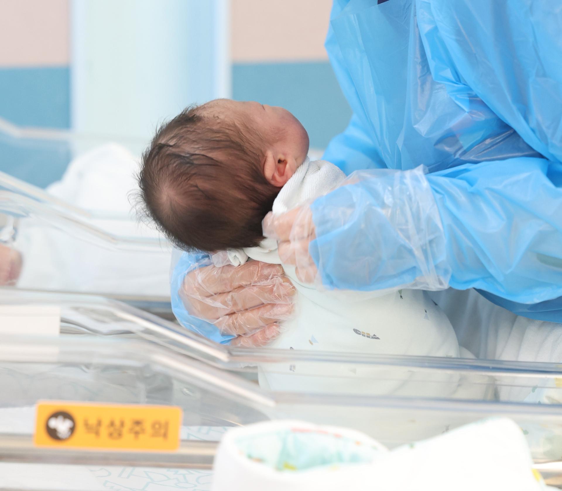 Childbirths rise for 15th month in September: data - The Korea Times