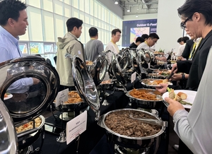 Inside APEC's buzzing media hub