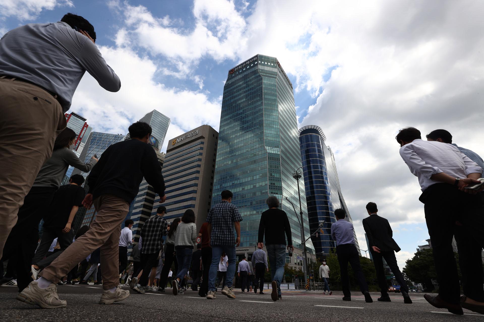 Firms with over $6.87 bil. in market cap surge on KOSPI rally - The Korea Times