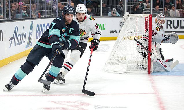 Eberle´s late goal helps Kraken beat Blackhawks 3-1